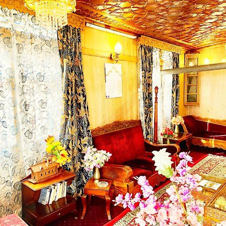 Lake Victoria Houseboats Bed & Breakfast Srinagar  Bagian luar foto