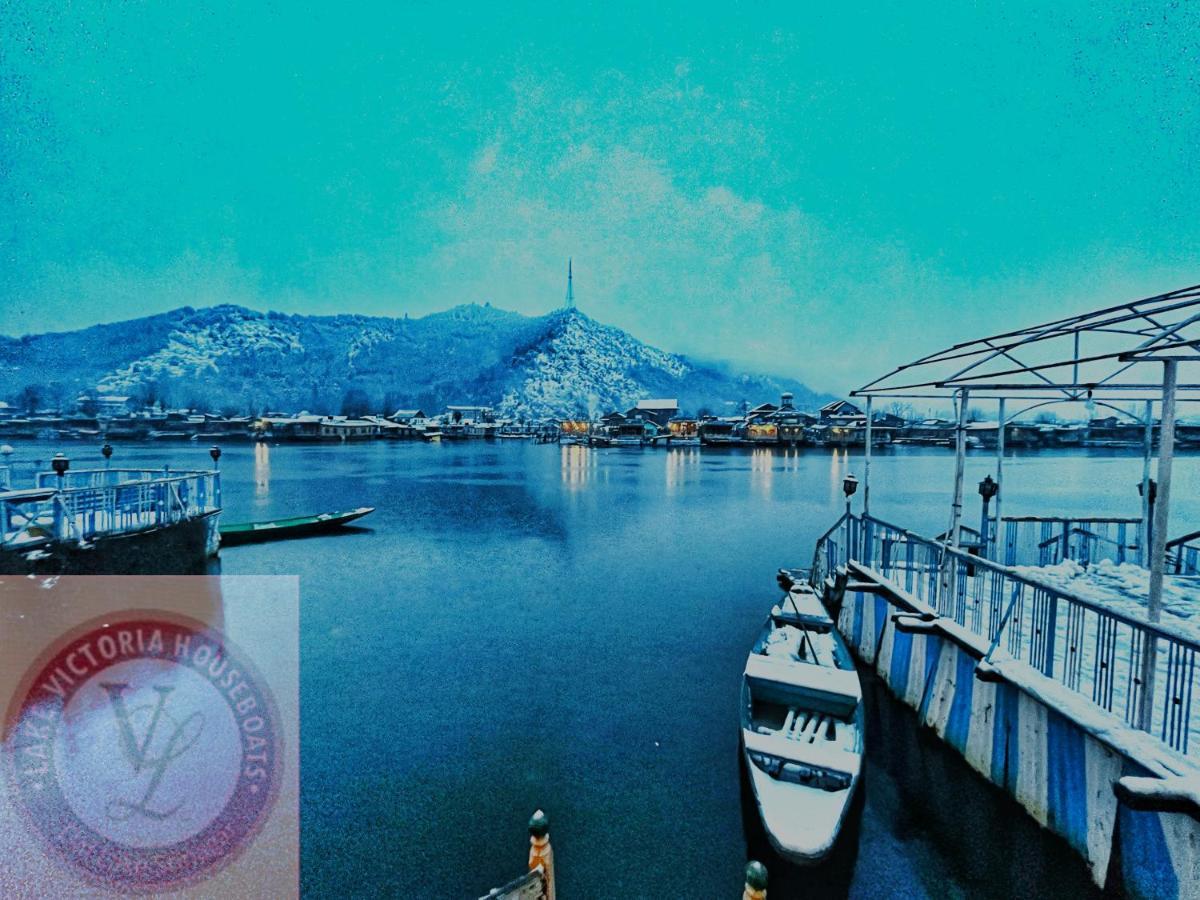 Lake Victoria Houseboats Bed & Breakfast Srinagar  Bagian luar foto