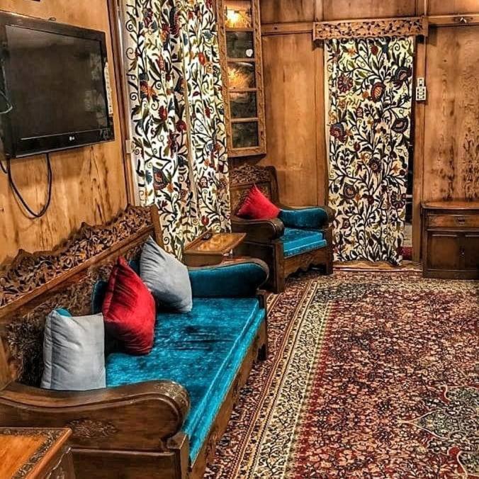 Lake Victoria Houseboats Bed & Breakfast Srinagar  Bagian luar foto