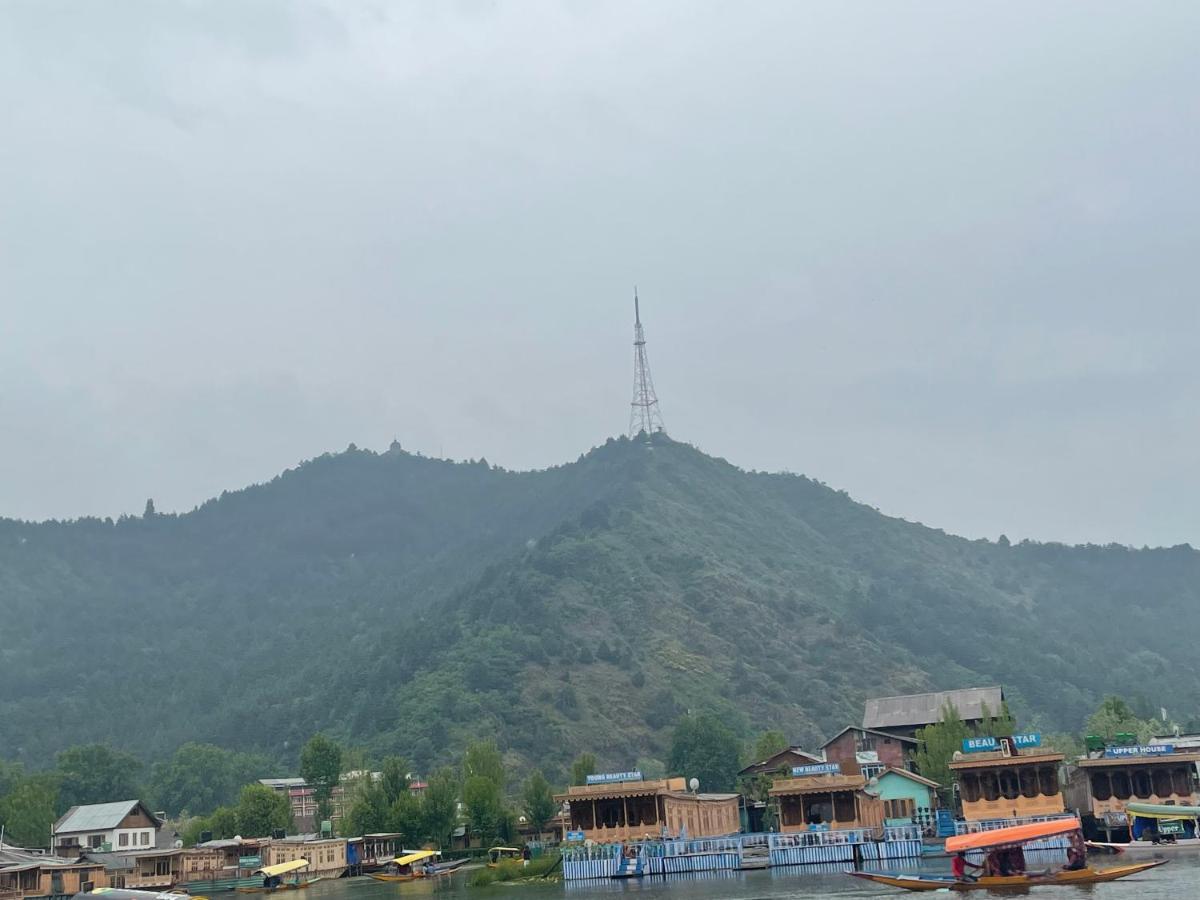 Lake Victoria Houseboats Bed & Breakfast Srinagar  Bagian luar foto