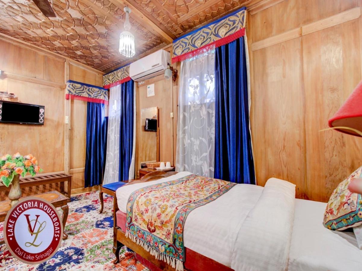 Lake Victoria Houseboats Bed & Breakfast Srinagar  Bagian luar foto
