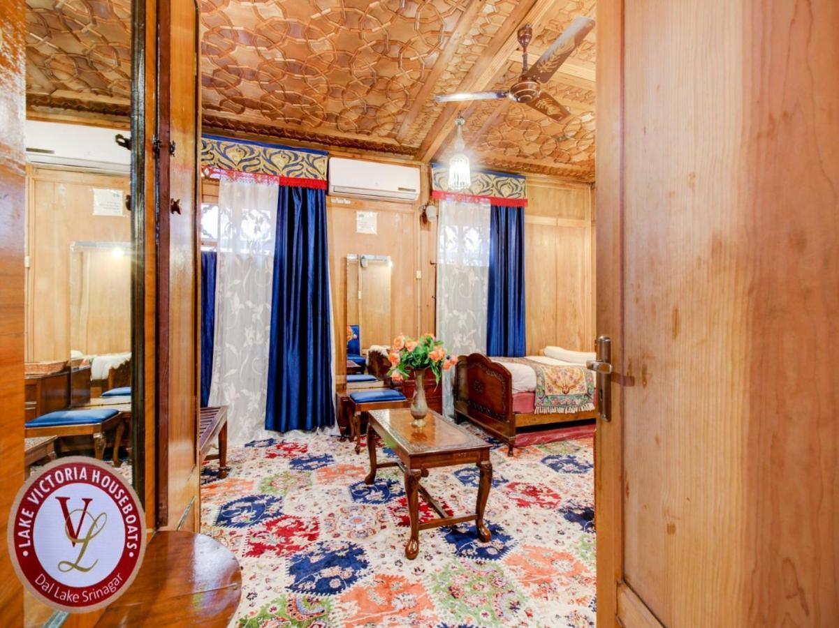 Lake Victoria Houseboats Bed & Breakfast Srinagar  Bagian luar foto