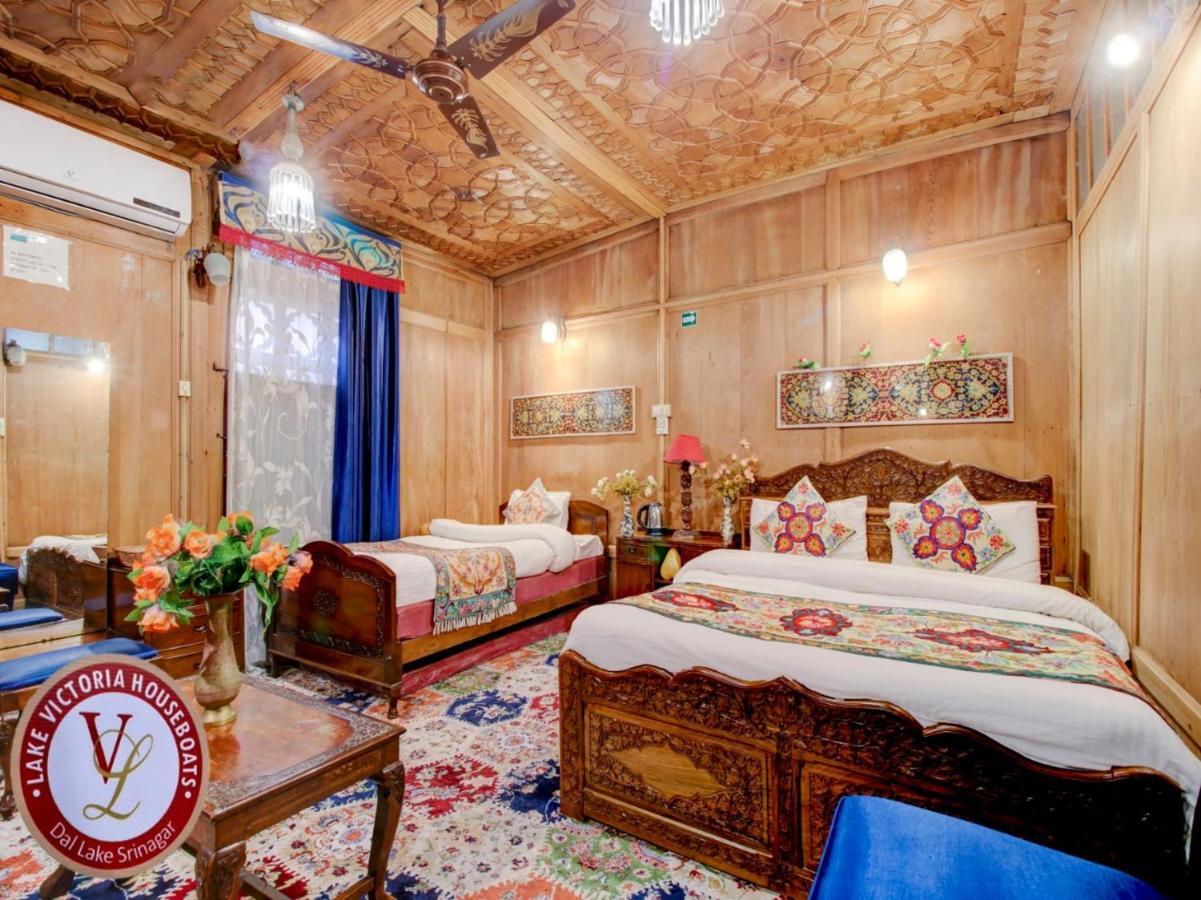 Lake Victoria Houseboats Bed & Breakfast Srinagar  Bagian luar foto